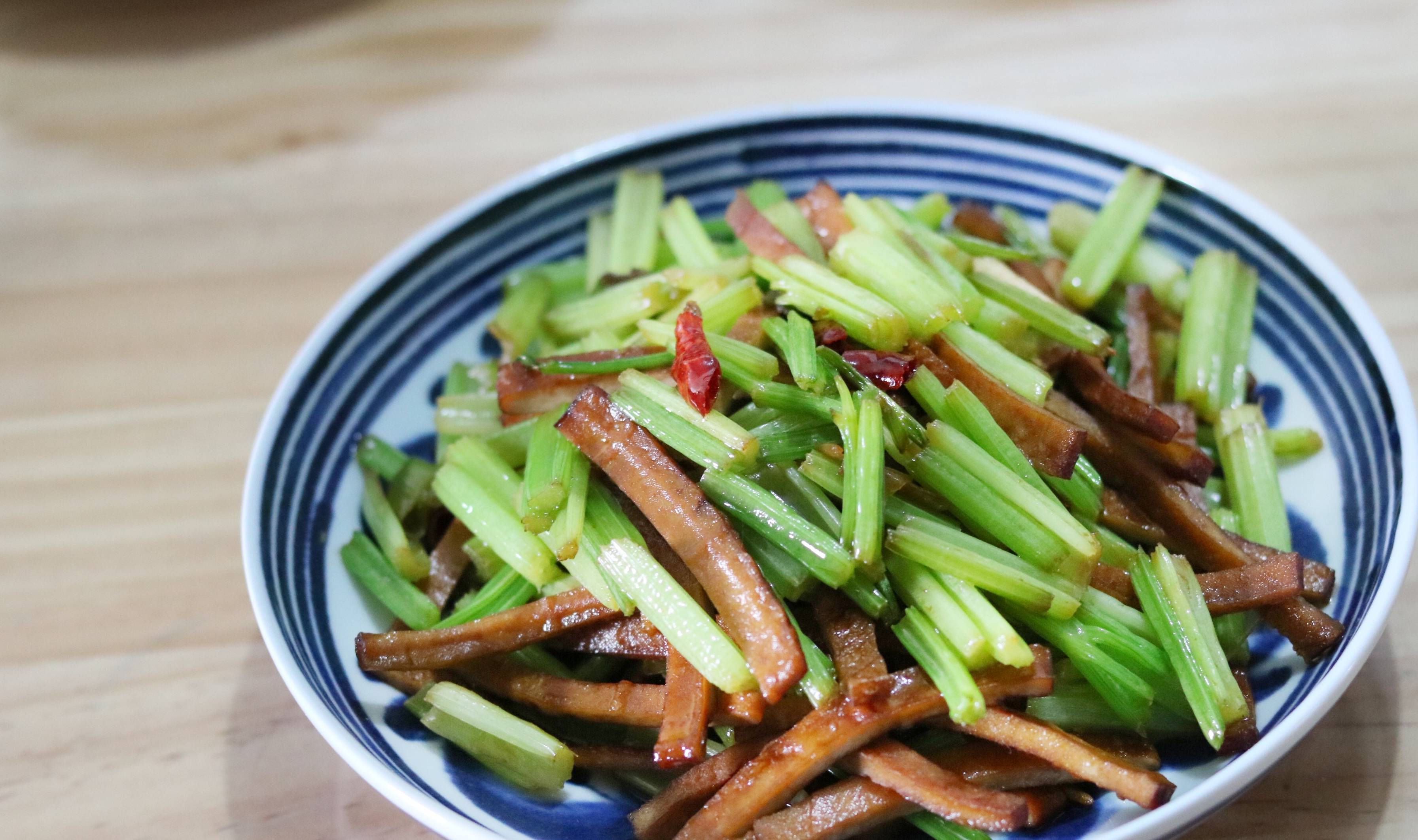 炒什么菜要放味极鲜 444ad213cb3b46899c27ee38487625ed.jpeg