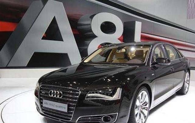 奥迪美女销售炫富摔,甩出物品让人恼火,用力过猛了_营销_钥匙_广告