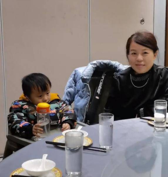 原创许敏田静闹掰不去河南过年礼物塞满汽车后备箱还担心东西太少