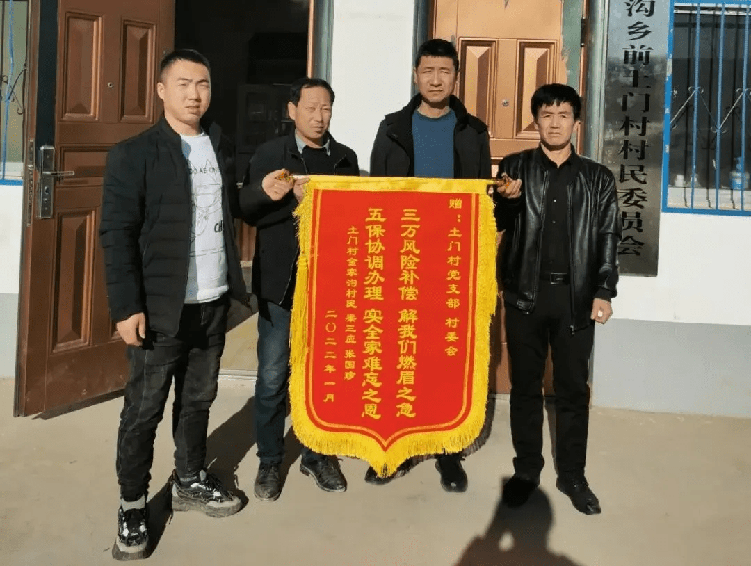 先后在吕梁市人民医院,石楼县人民医院接受治疗,花光家中积蓄,却收效