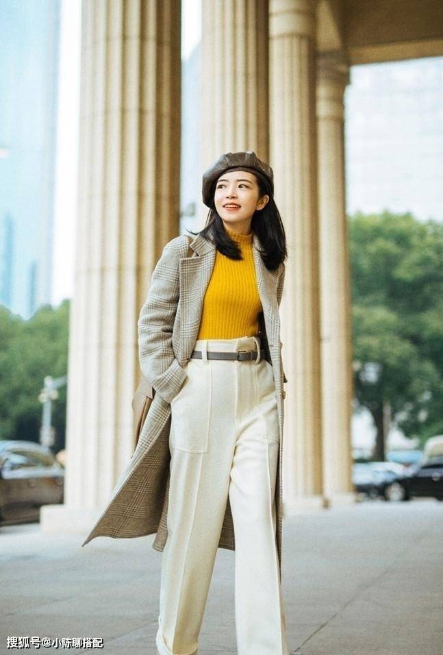 饱和度 越简单越高级！一条“小白裤”就能让穿搭变得时髦起来
