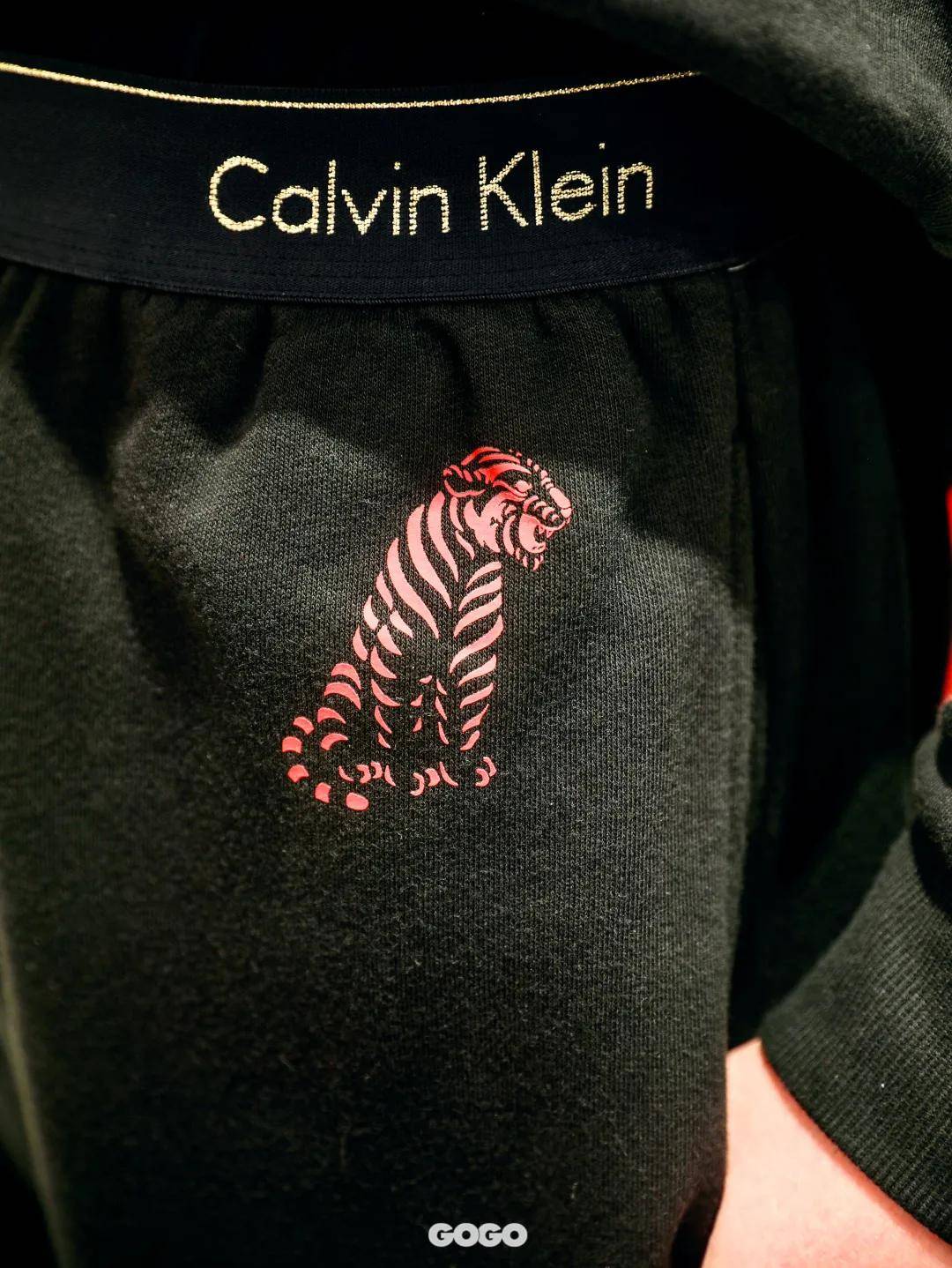 图案 Calvin Klein虎年限定系列强势来袭，开启如虎添翼2022！