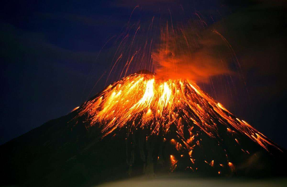 多巴湖火山图片