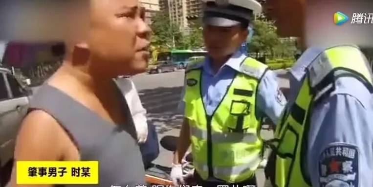 中国警察终于脱胎换骨：果断武力制服袭警女子！
