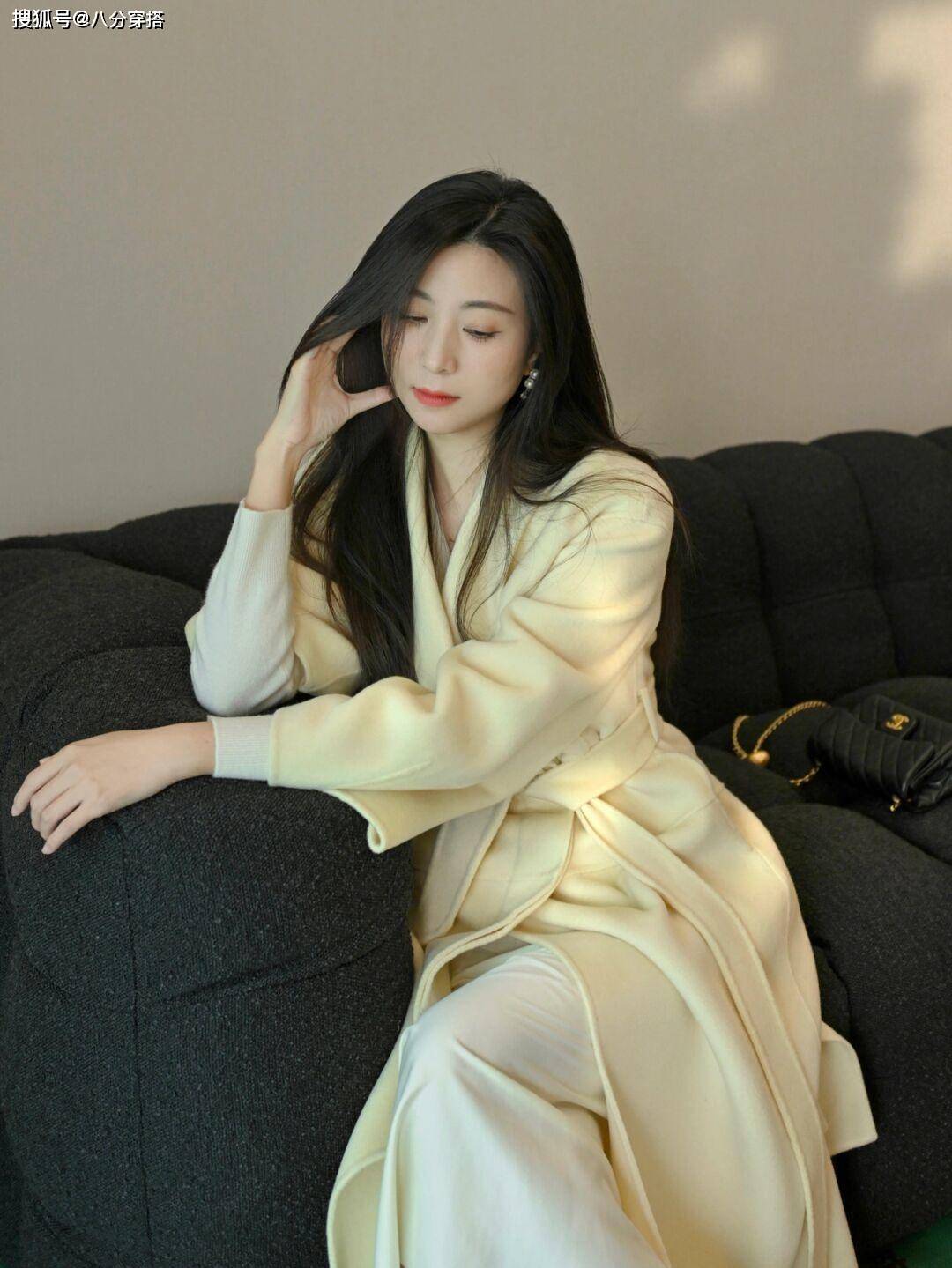 颜色 冬季穿衣想要打破沉闷感？学学这些大衣搭配，温柔显白又不挑人