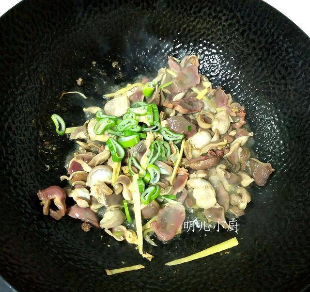 青椒切丝怎么切得又快又好 75a733f4ea294370a3222e90aed5f3e4.jpeg