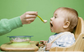 什么时候该给宝宝添加辅食？
