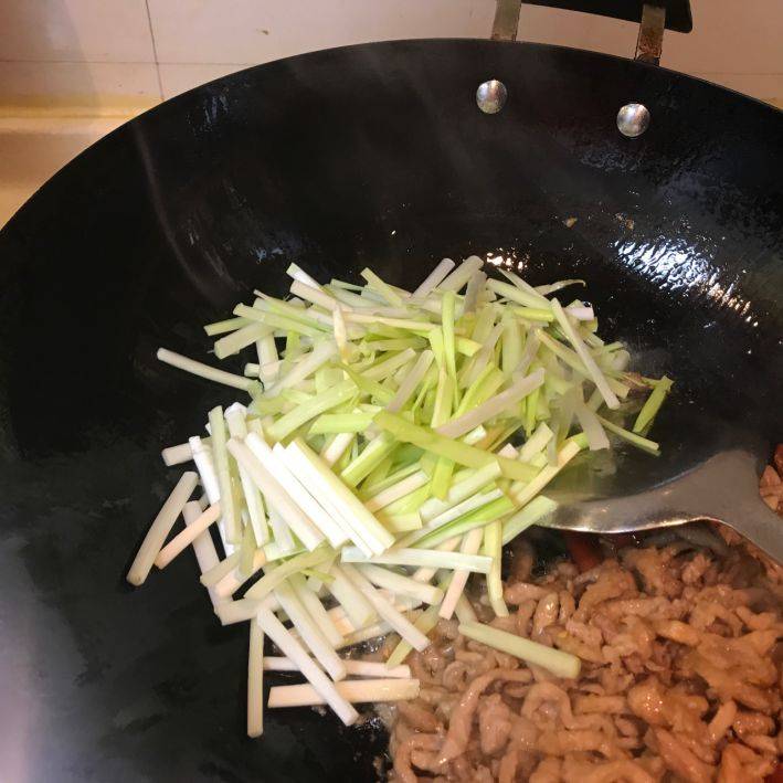 如何炒韭黄肉丝 86d950872aeb4069942b78c1e5a2615a.jpeg