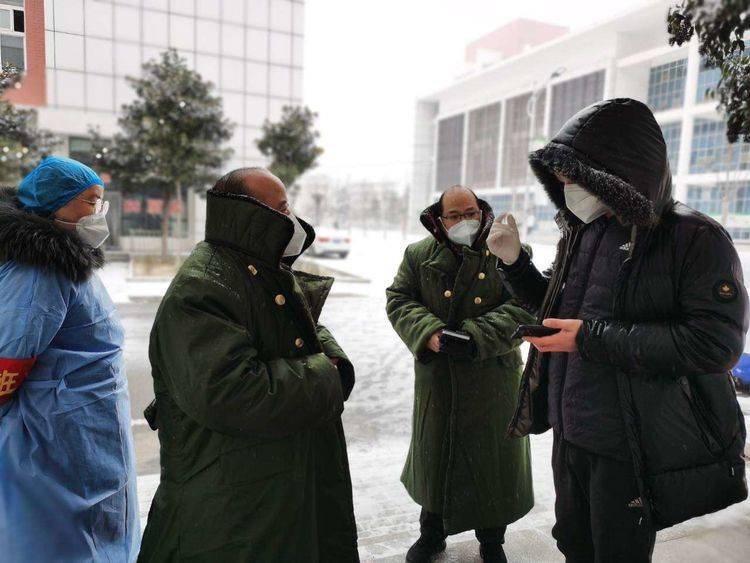 禹州高中 不懼風雪,永不退縮——致敬最美逆行者_師生_我校_核酸