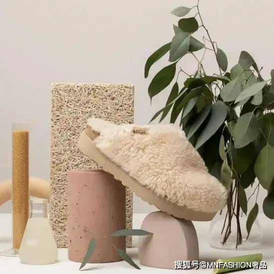 品牌 时尚 | 迪丽热巴这双毛毛拖鞋，简直可爱到犯规