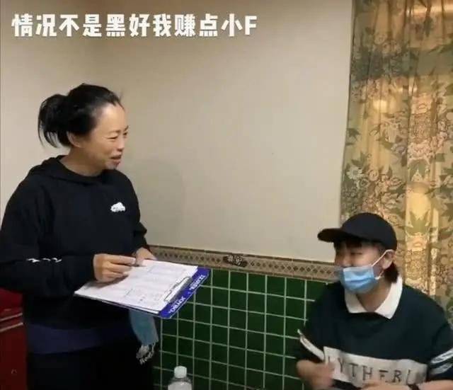 节目组|知名女歌手转行服务员，凭《我是歌手》再度爆红，52岁餐厅谋生？