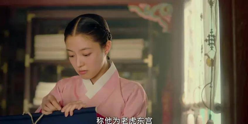 分析|《衣袖红镶边》隐喻分析:所有人的宿命,暗藏在前2集的细节中
