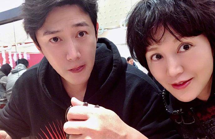 陆毅鲍蕾照片 图文 107f6093456041a49b1d881bc7dc20d2.jpeg