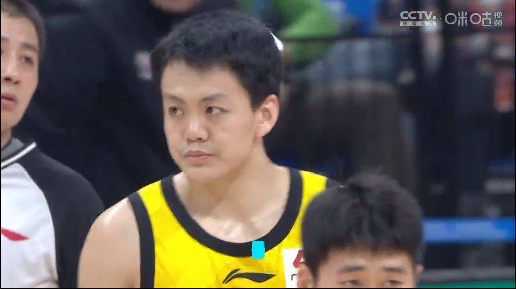 姜伟泽姜宇星爆发,西蒙斯率队奋力追分,吉林男篮58-35山西队_上篮