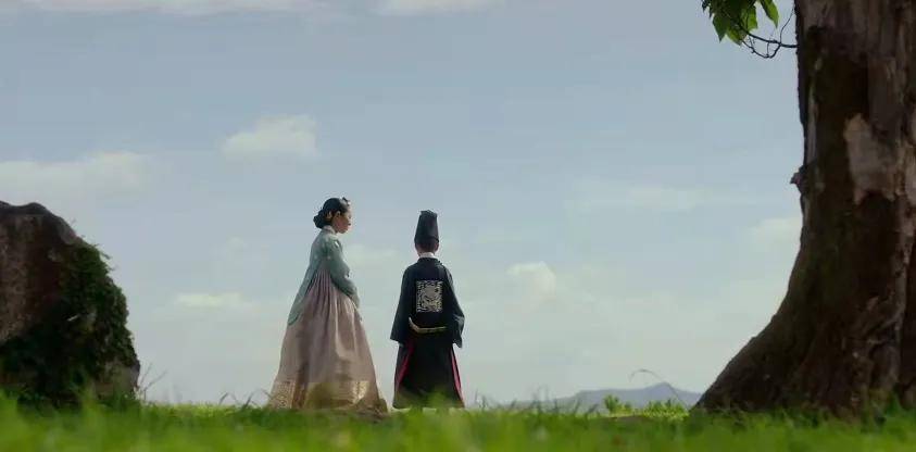 分析|《衣袖红镶边》隐喻分析：所有人的宿命，暗藏在前2集的细节中