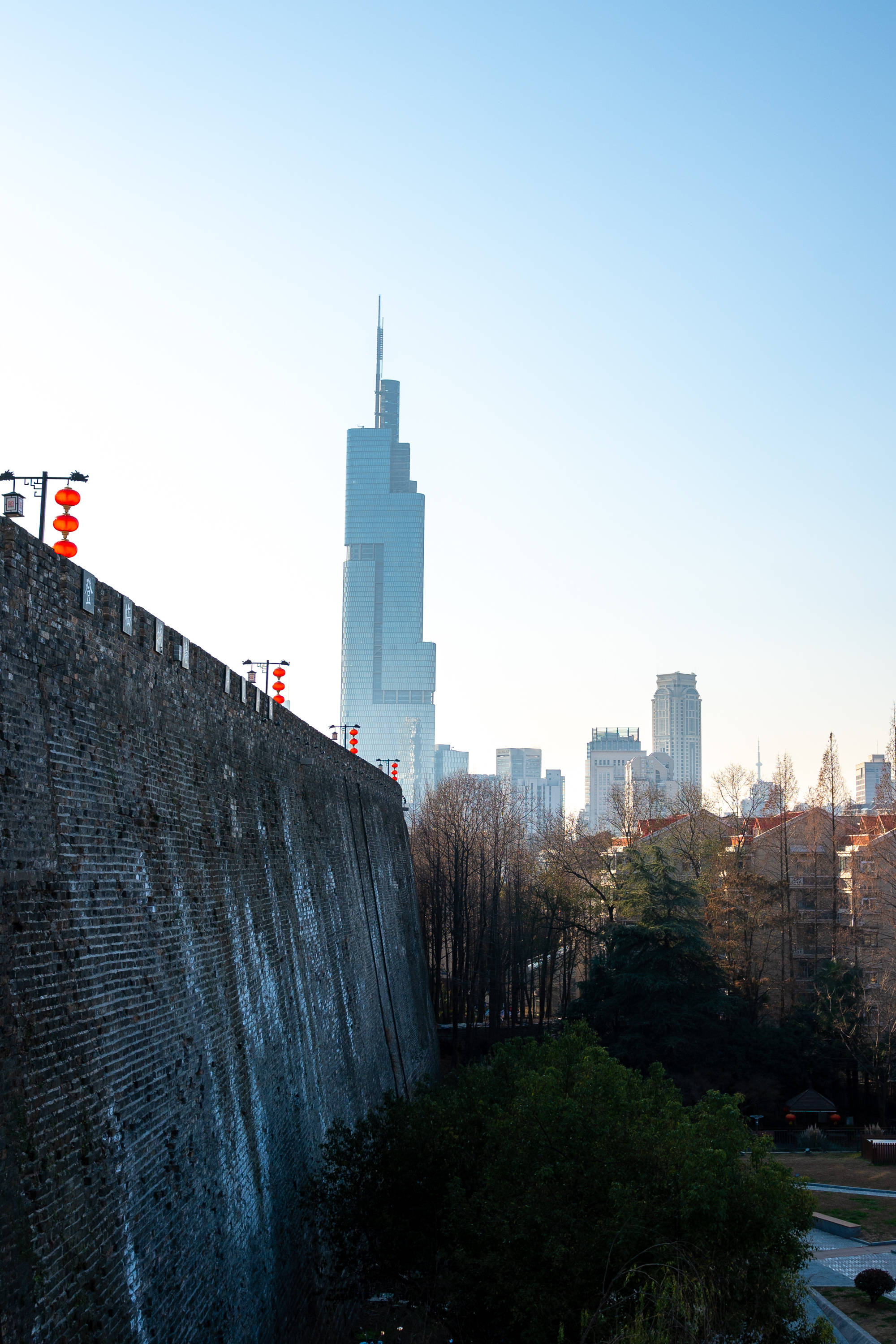 紫峰|南京台城，明城墙现存最高大、最完好的一段，古与新在此交相辉映