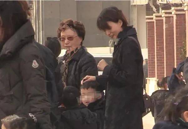 密春雷董卿谈到儿子 151729a921144343b262910c28d66c34.jpeg