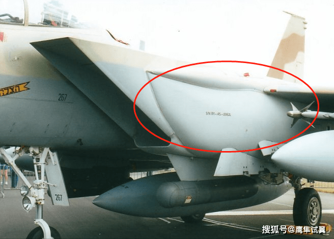 喷气式战斗机扁平的身体是在哪儿放下成吨的燃油的?_油箱_保形_飞机的