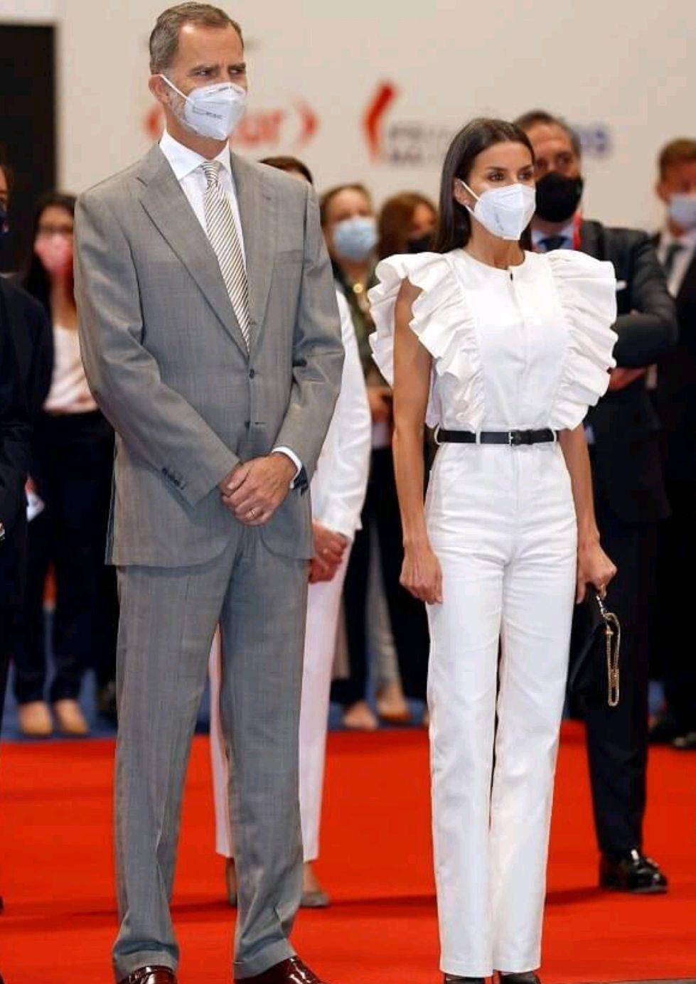 de 莱后带货太厉害,穿过的衣服立刻售罄,“莱蒂齐亚效应”持续发酵 。