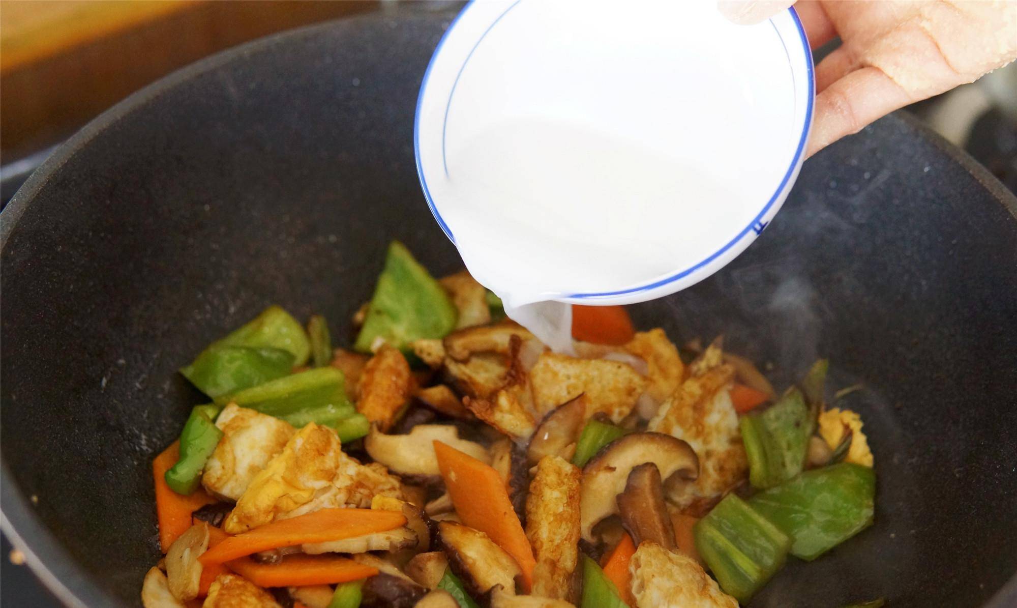 茄子可以和鸡蛋一块炒着吃吗 485941e3eb1b4760baed908af730de43.jpeg