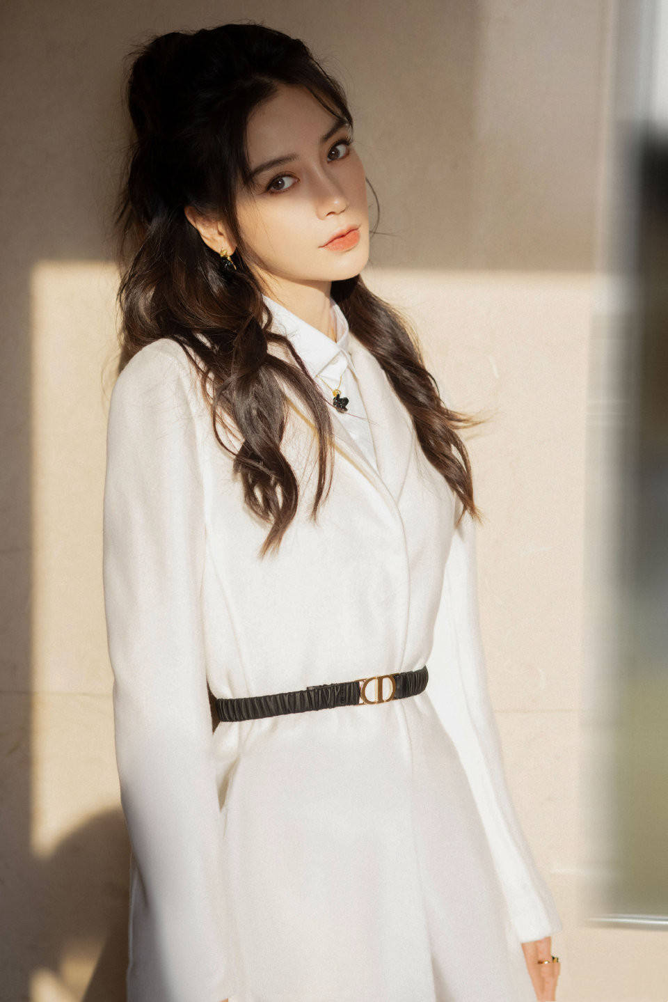 设计 杨颖遇到韩国裴秀智，演绎同一款时尚造型，精致优雅完胜随性俏皮