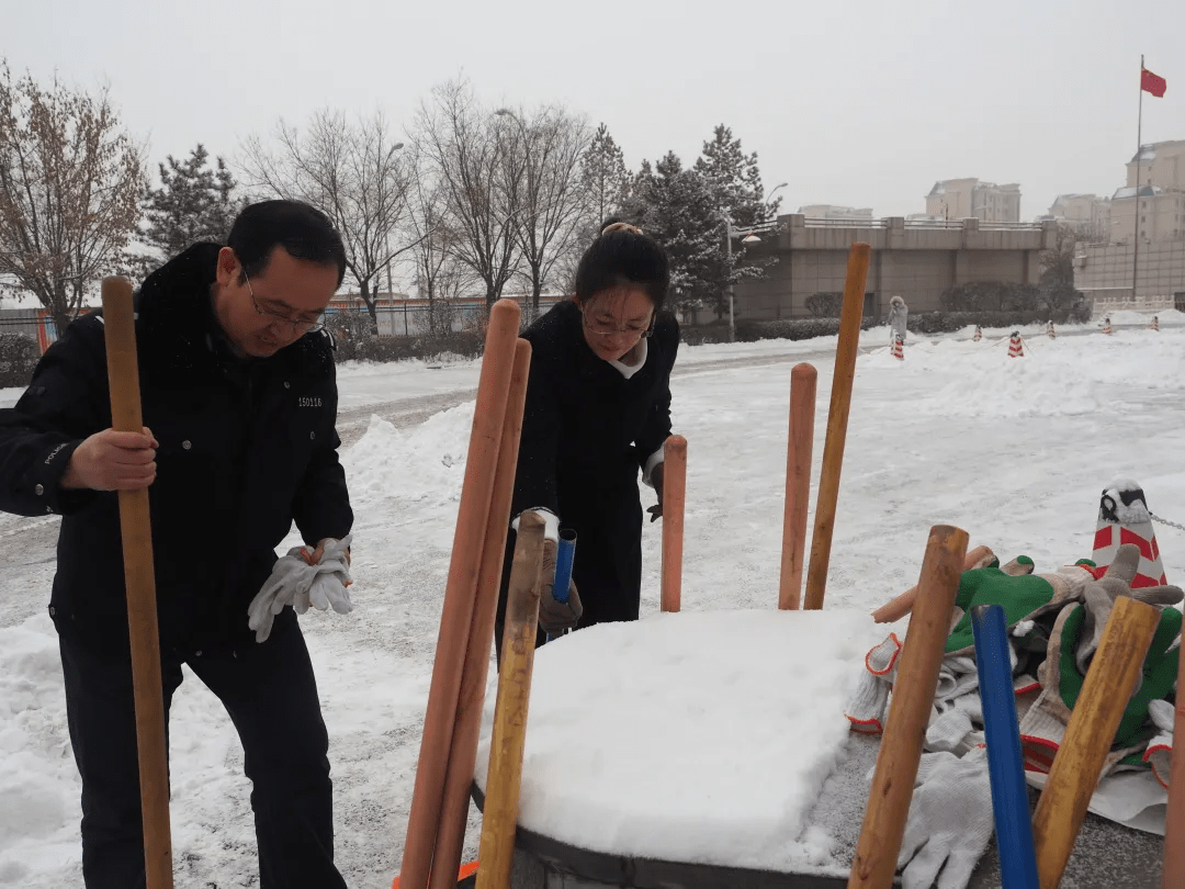 年味|扫雪除冰干起来！