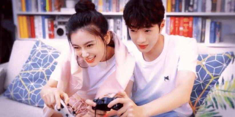 婴儿不怕传，baby与小12岁赖冠霖组CP，网友直呼：“姐狗恋”好甜