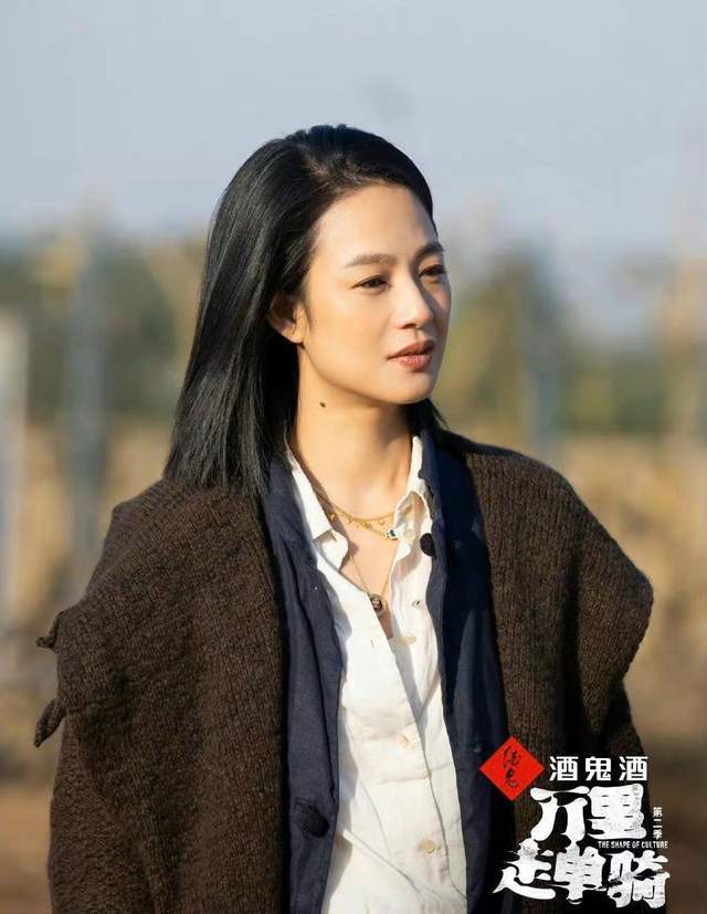 廓形 周韵综艺首秀,戴奶奶帽暴露年龄却没翻车,43岁还能成颜值担当