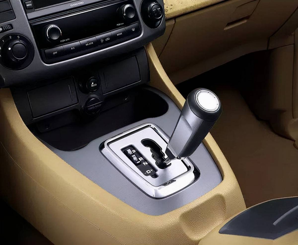 空挡滑行vs倒车挂d挡两种方法都不可取