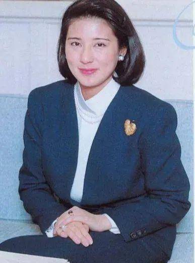 现实|26年前戴安娜访问日本，和雅子同穿蓝色套装撞衫，雅子比她幸运