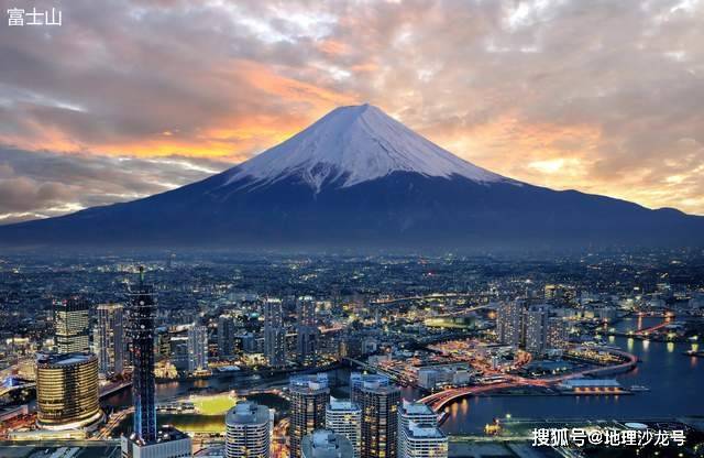 岩浆|从火山喷发的类型来看,这次汤加海底火山喷发属于哪种类型?