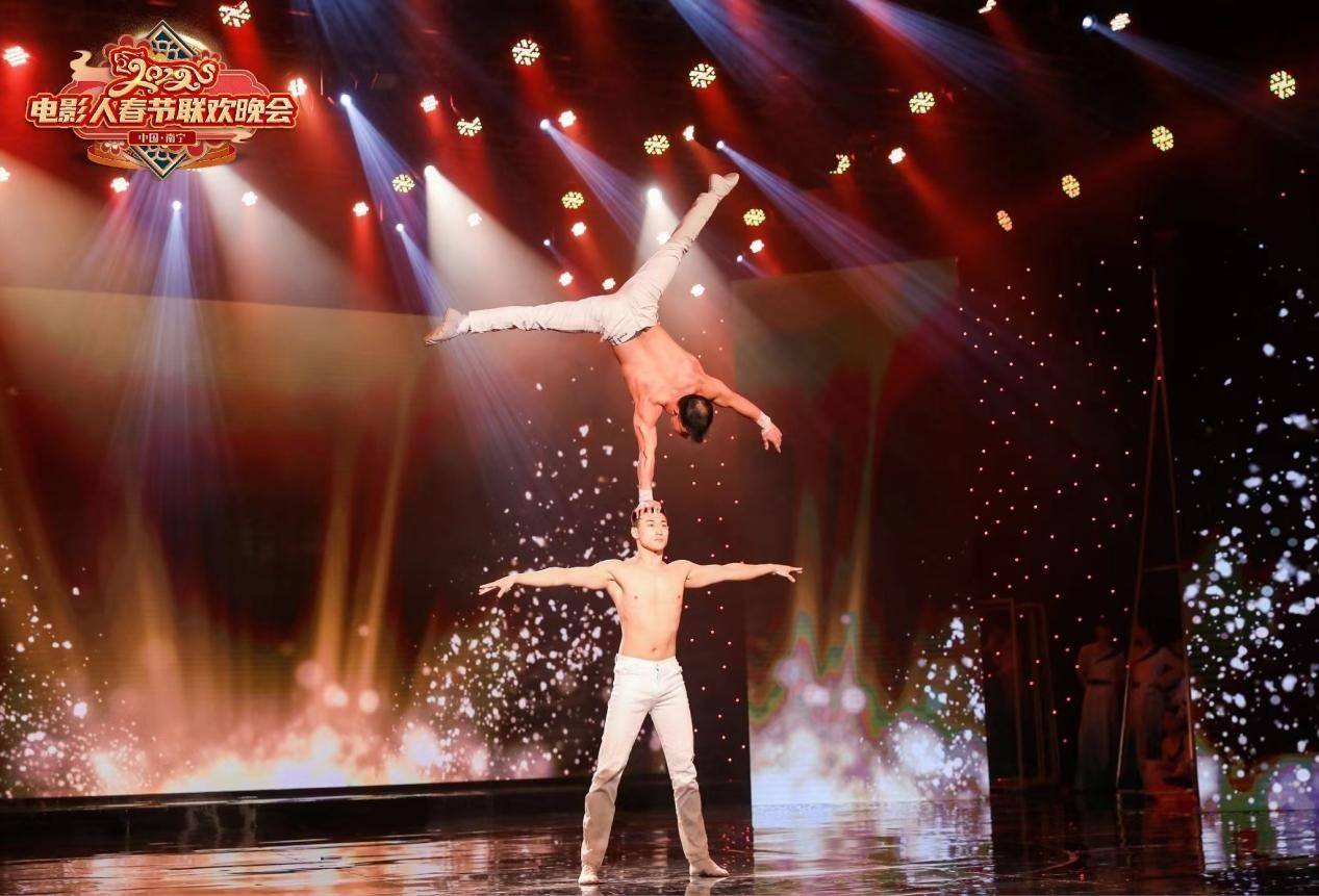 何展宇|朱槿花开 电影人在 2022《电影人春节联欢晚会》成功录制