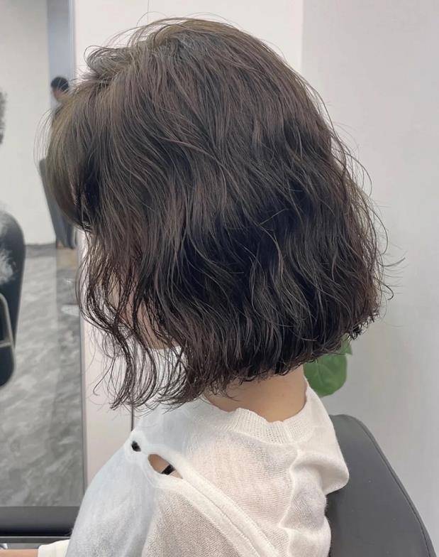 发型锁骨烫不火了,今年正流行的是“齐肩烫”,好打理还不挑脸型