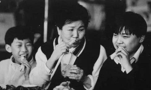 盛强|36岁亲嫂子嫁小叔，56岁再守寡，72岁求安乐死，赵丽蓉的悲情人生