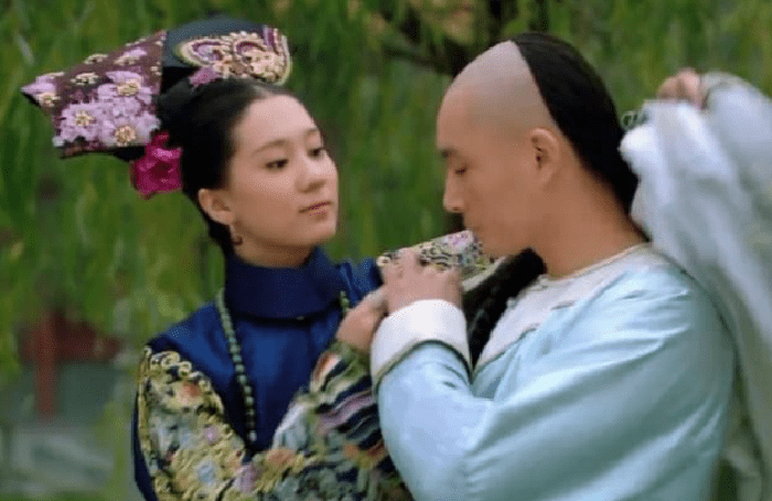 甄嬛传果郡王只带孟静娴进宫却不带浣碧只因为厌恶浣碧罢了