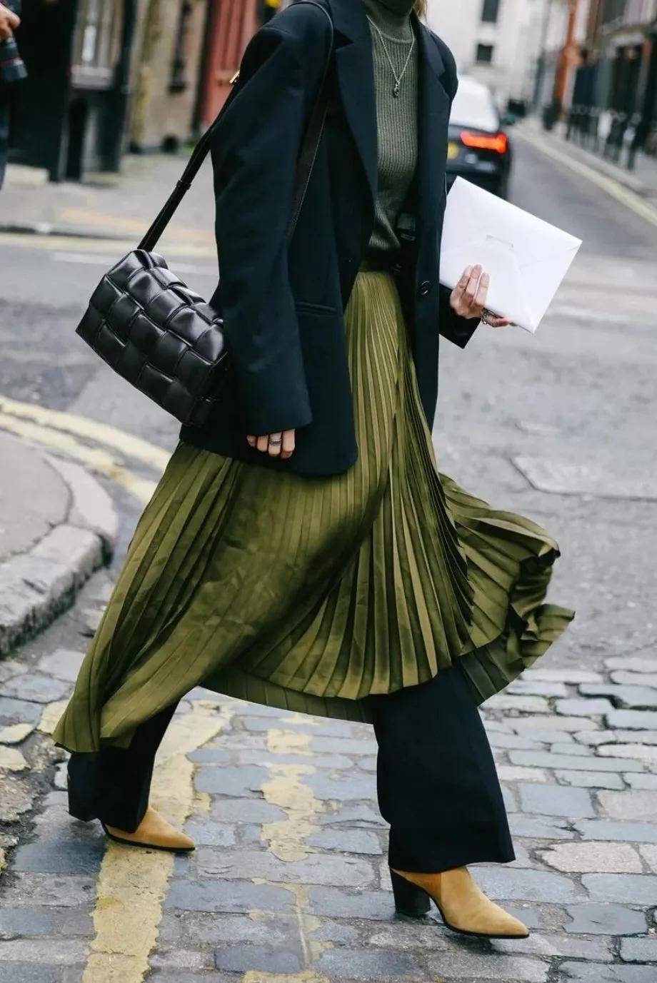 饱和度 春节穿什么|帮你挑好了这4款裙子,谁穿谁美~