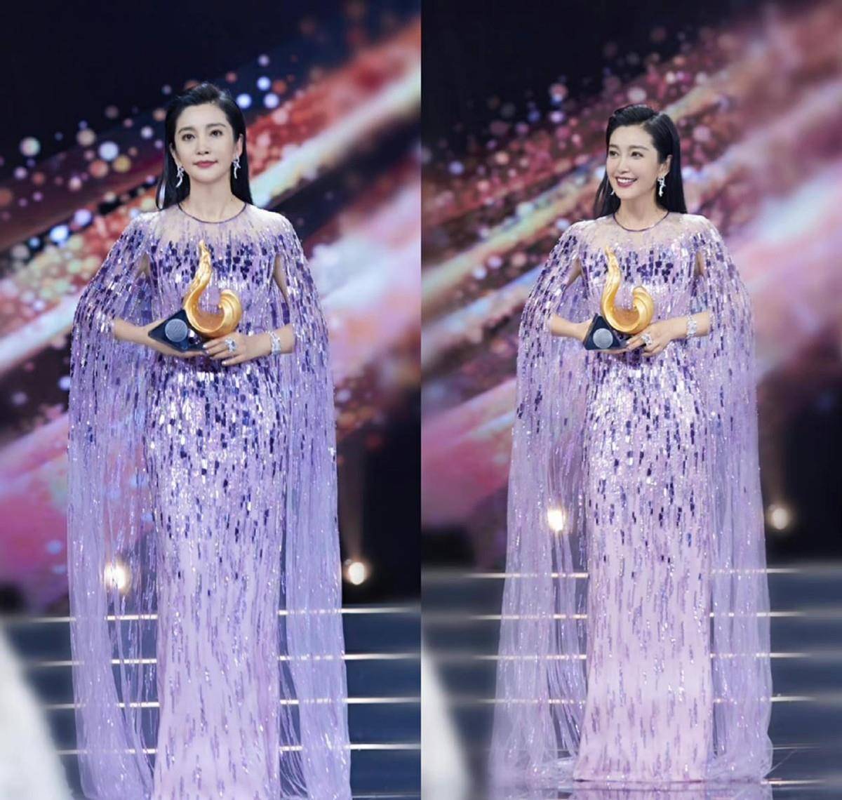 马尾 其实李冰冰也挺会扮嫩的，穿紫色服装配双马尾，48岁像28岁似的