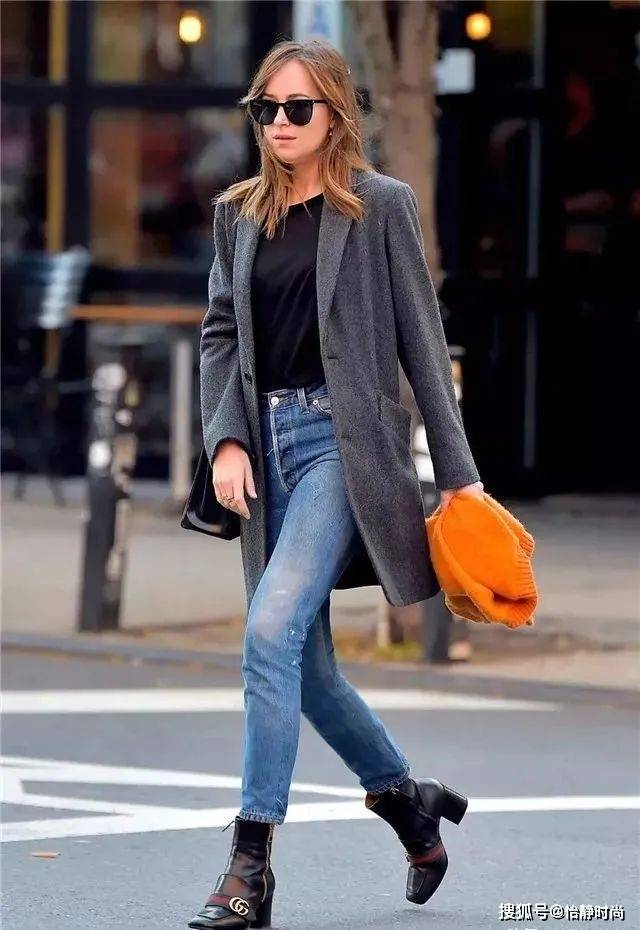 显得 女人再懒，穿羽绒服也别配打底裤，今年流行这4条裤子，更时髦