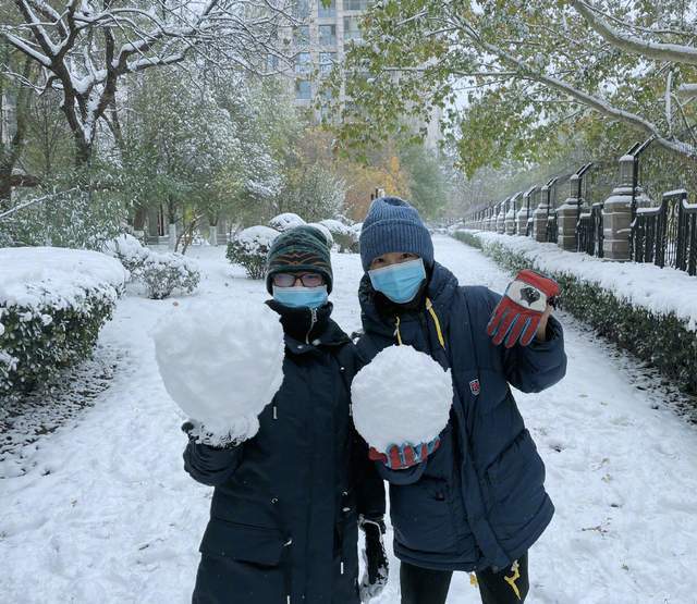 白百何曬與兒子合影，14歲元寶身高直逼媽媽，母子倆牽手超溫馨 娛樂 第4張