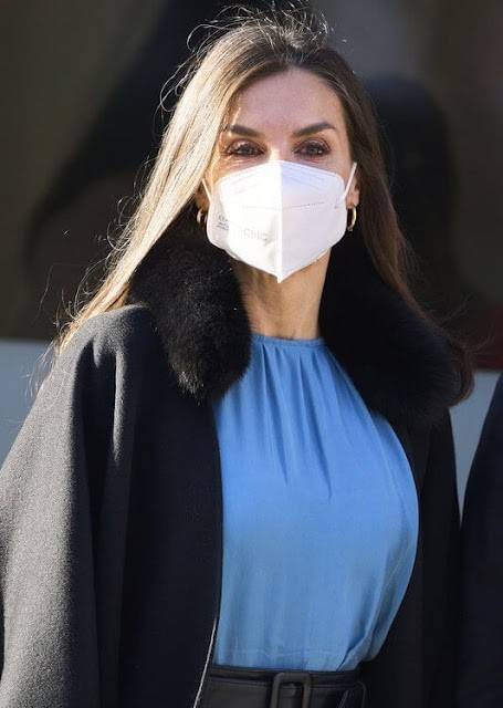 身材 西班牙王后的最新营业照曝光！光腿穿紧身裙气质出众，红色很适合她