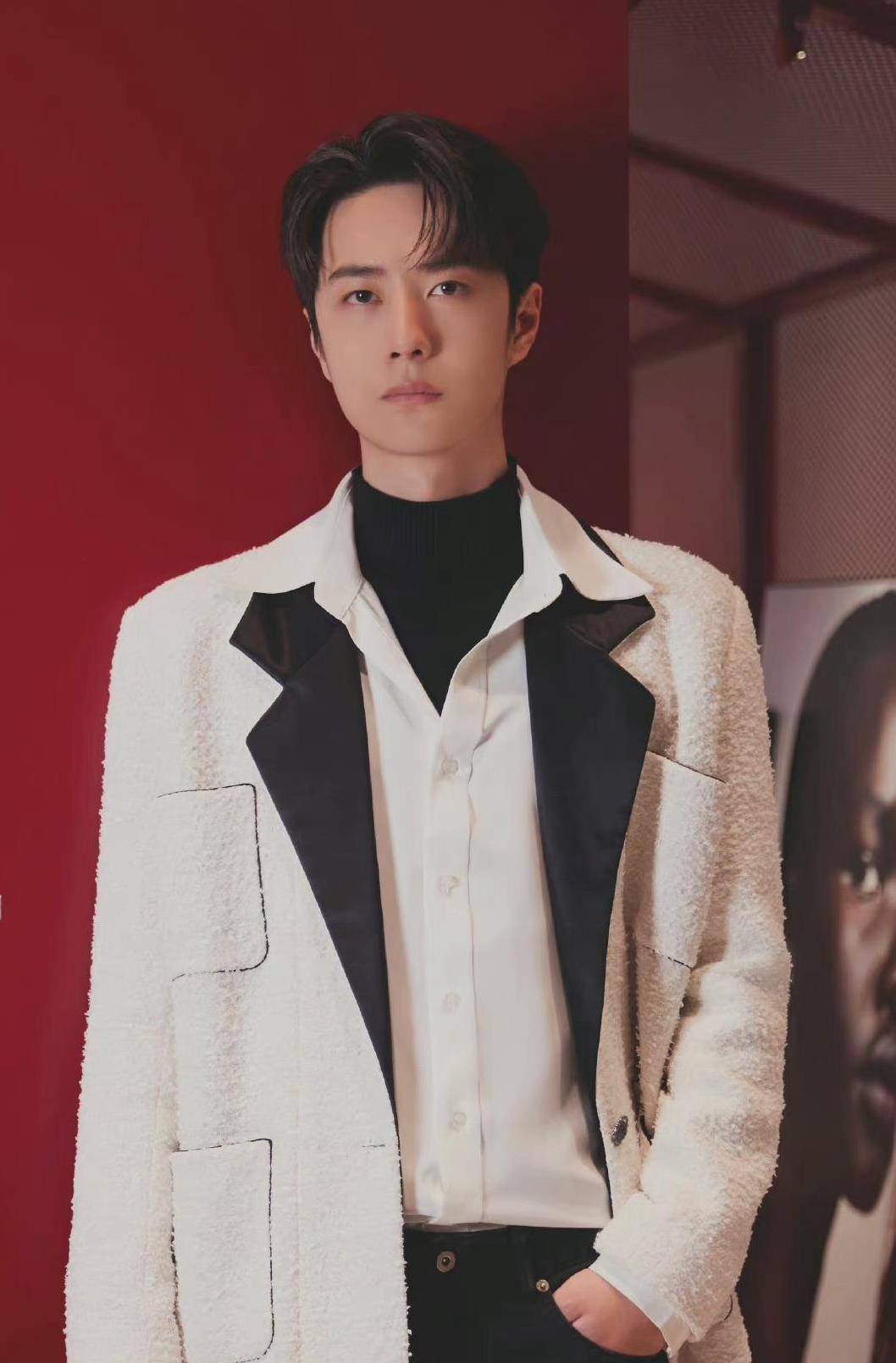 原创王一博最新写真大片来了身着白色小香风外套高贵优雅