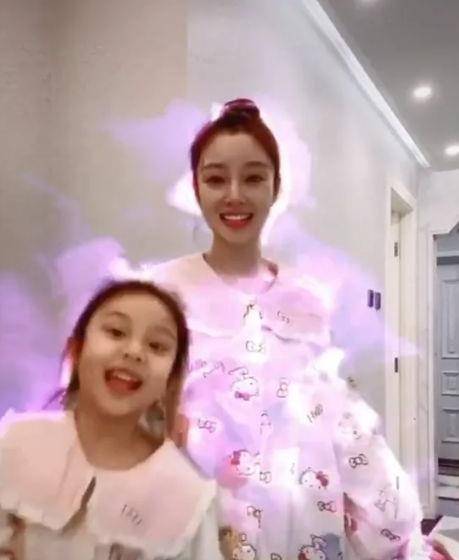 甩头发的小女孩是谁 6144bc5eb73941288dd1242e3de0ee0c.jpeg