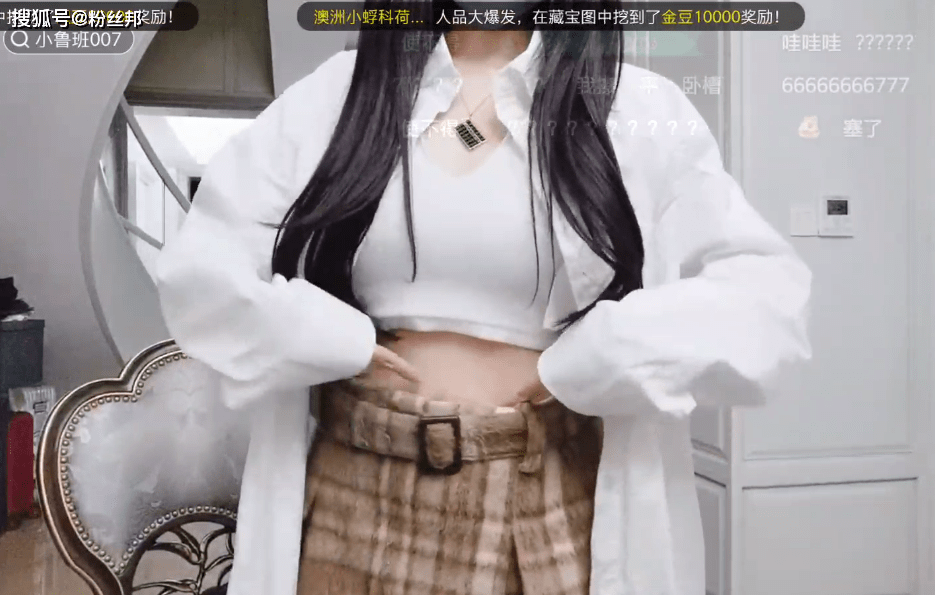 原创前yy主播凌希虎牙小鲁班首次露脸秀腹肌在石评价未达到期望值