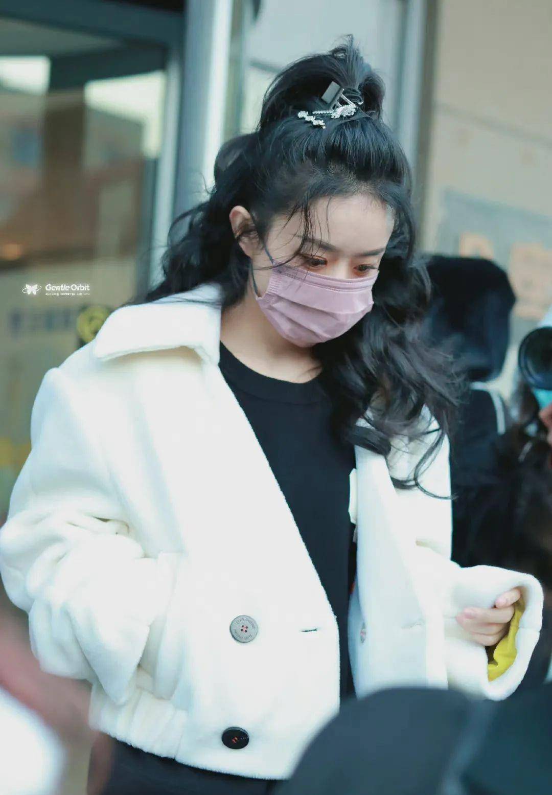 卫衣 春晚路透生图：终于扒出了女明星私服品牌，几百到几万都有