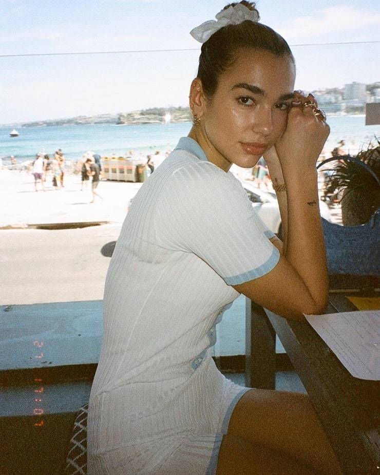 细高跟身材高挑,气场足_lipa_dua_造型