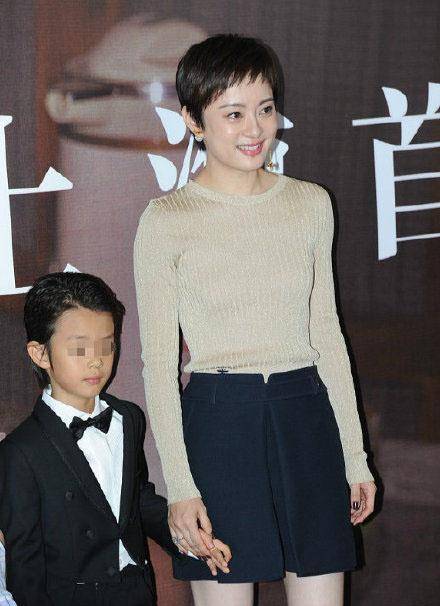 新造型 孙俪新造型真养眼,一袭白裙配短发大气又优雅,36岁身材太出众