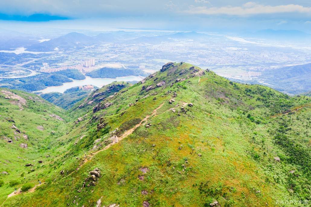 广州周边游登珠海第一峰黄杨山观天池草甸奇石