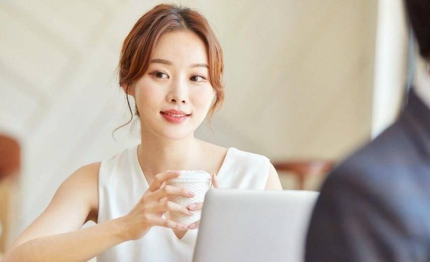 脸部医生透露：女人想要远离“黄脸婆”，2事是关键，一定要做好