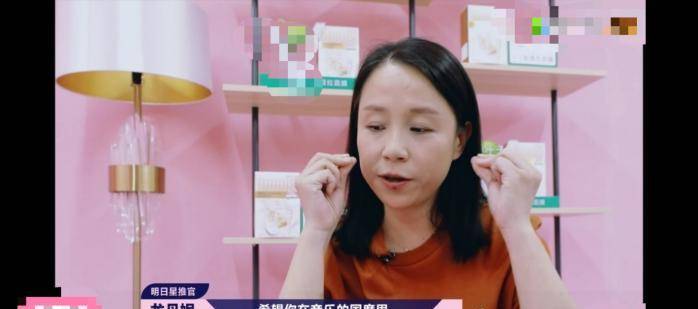 发型杨超越又上热搜！狂吹星推官彩虹屁，46岁龙丹妮时尚感真的强吗？
