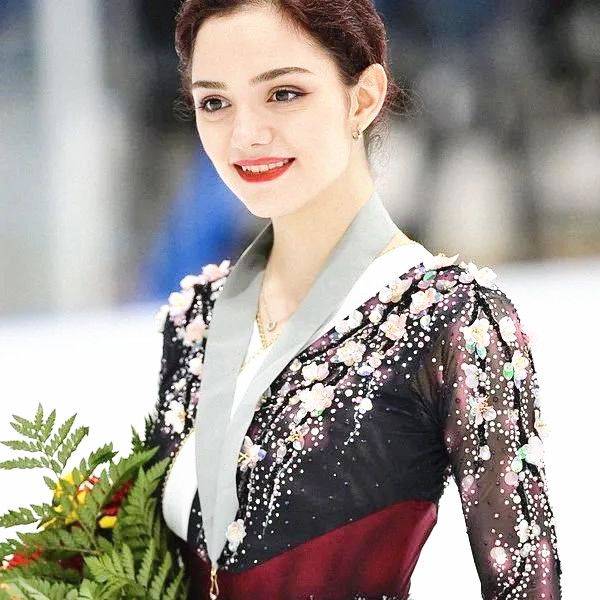 俄罗斯冰上女皇梅杰伟杰娃，不输三娃的大满贯，人称“花滑妖精”